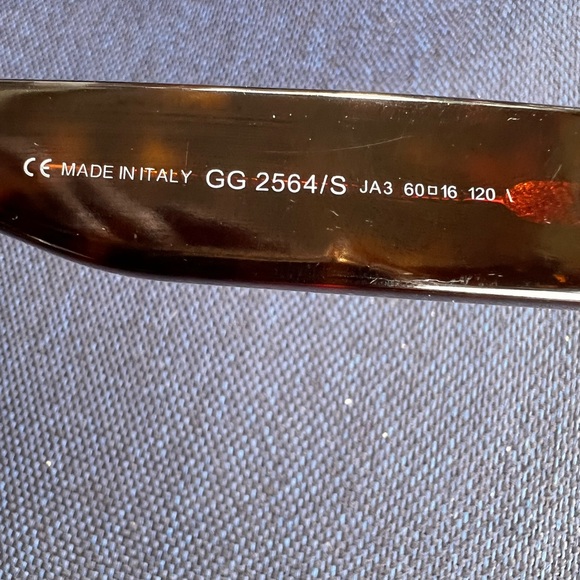 GUCCI SUNGLASSES IN EXCELLENT USED CONDITION - Picture 13 of 13